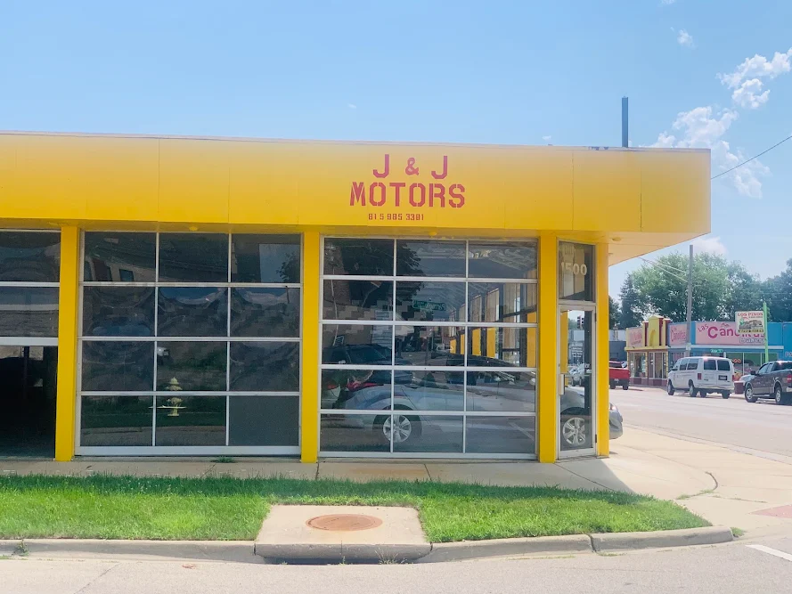 J & J MOTORS, buy here pay here car dealer in Rockford, IL