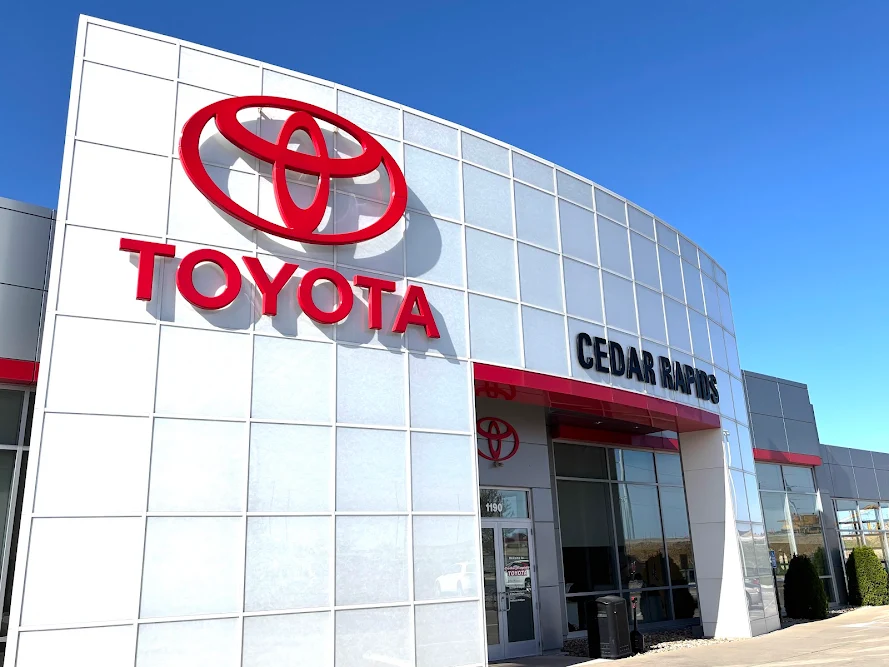 Cedar Rapids Toyota, buy here pay here car dealer in Hiawatha, IA