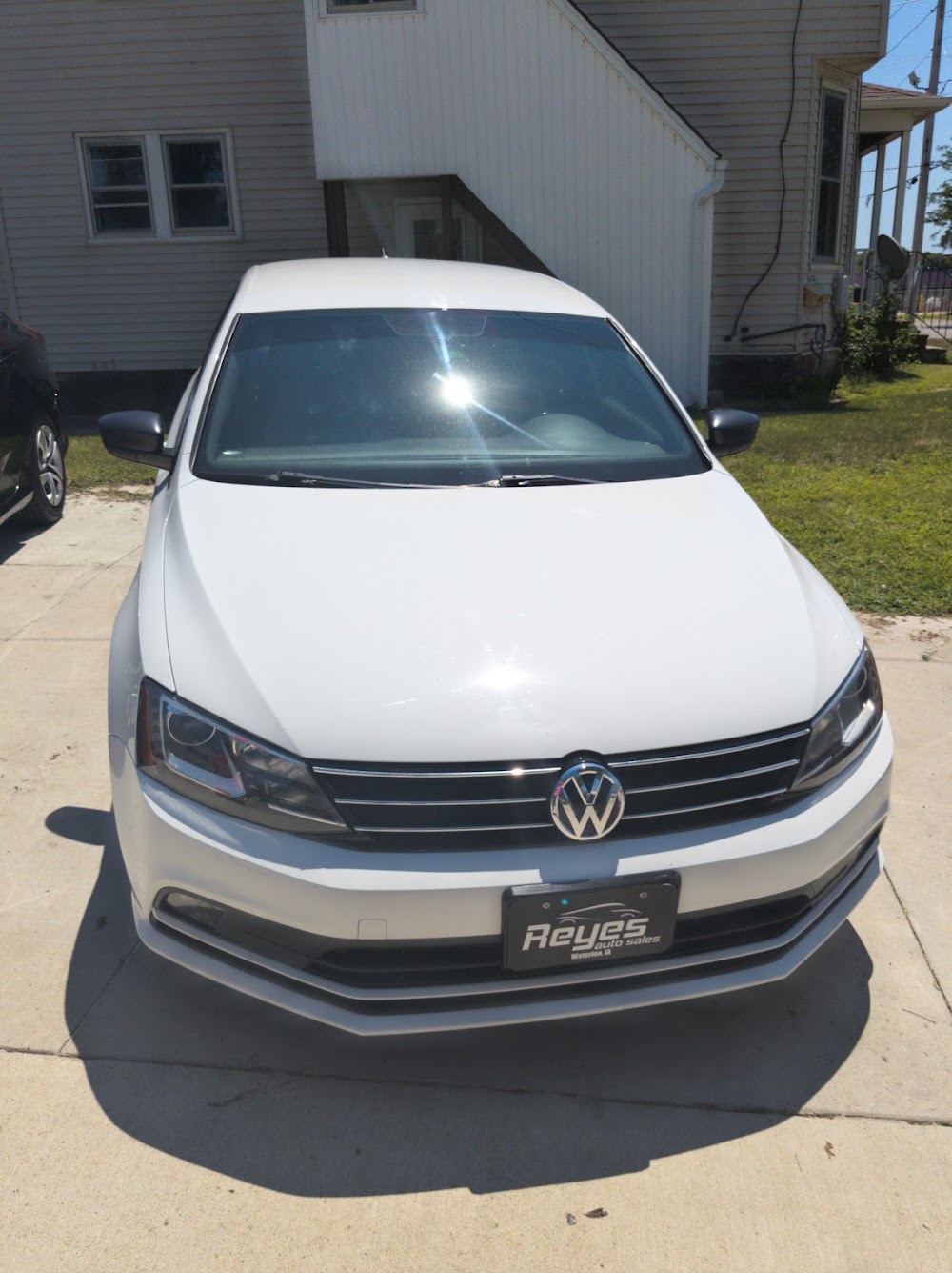 Reyes Auto Sales LLC, buy here pay here car dealer in Waterloo, IA