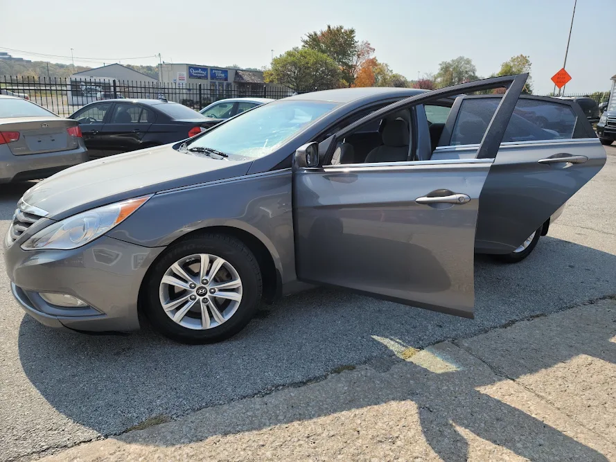 H&H Motors group III Overland park, buy here pay here car dealer in Overland Park, KS
