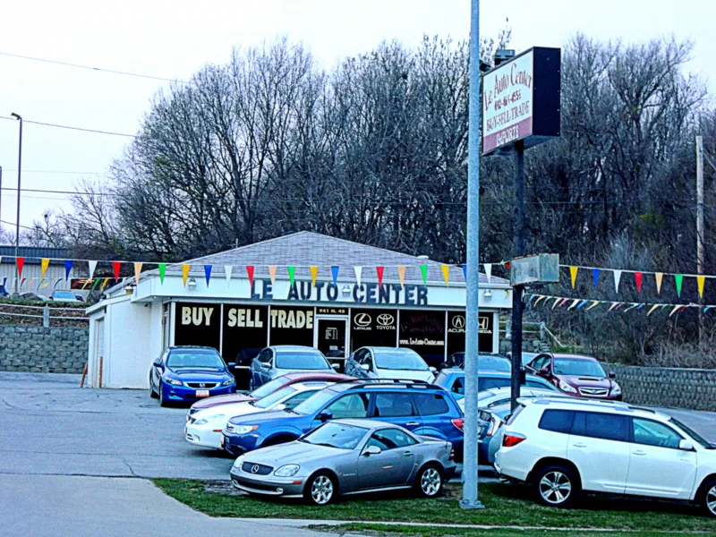 Le Auto Center, buy here pay here car dealer in Lincoln, NE