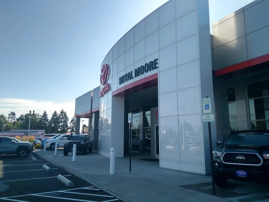 Royal Moore Auto Center, buy here pay here car dealer in Hillsboro, OR