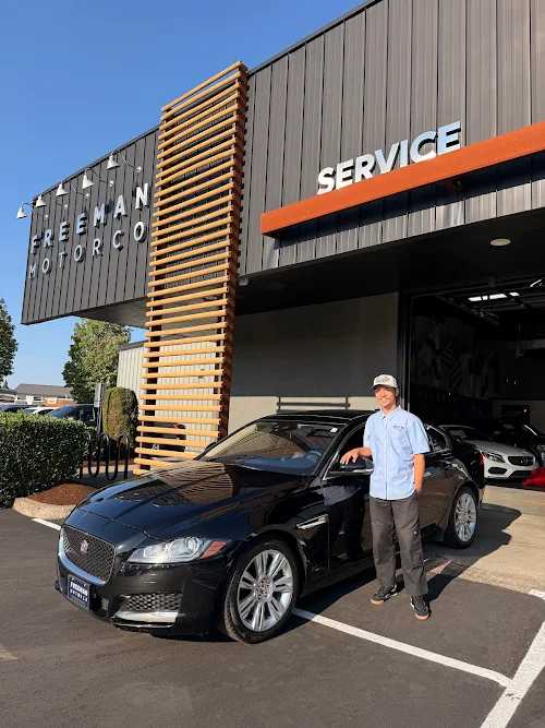 Freeman Motor Salem Showroom, buy here pay here car dealer in Salem, OR