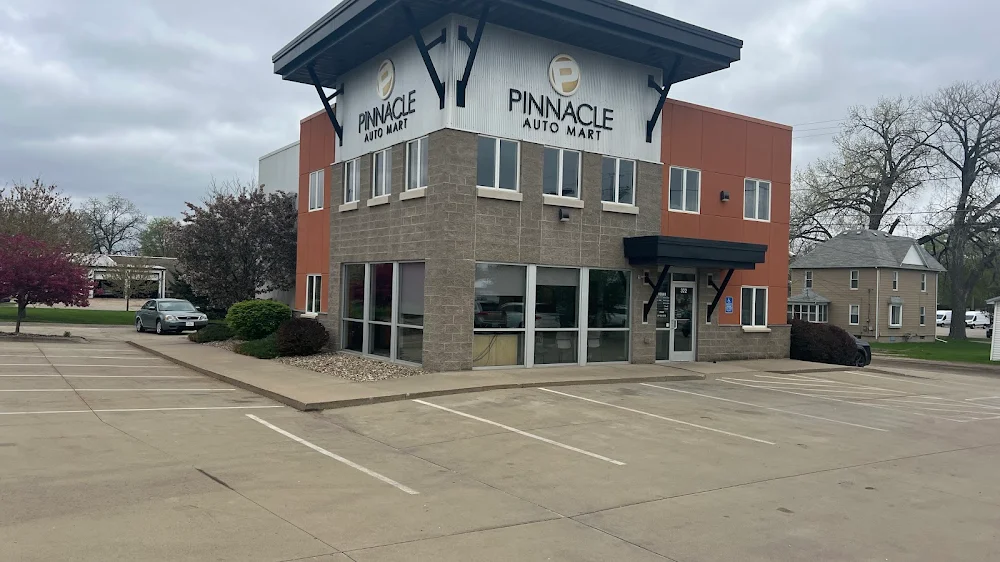 Pinnacle Auto Mart in Waterloo