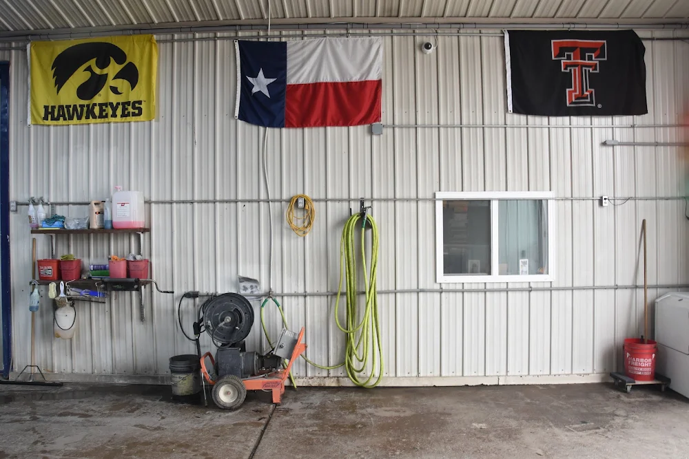 Rooster Auto Sales + Trailers in Vinton
