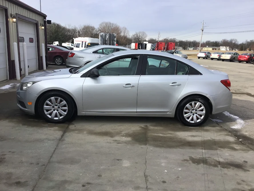 Wheels Unlimited LLC Auto Sales in Cedar Falls