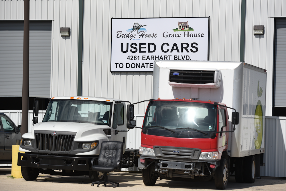 Bridge House Used Car Lot