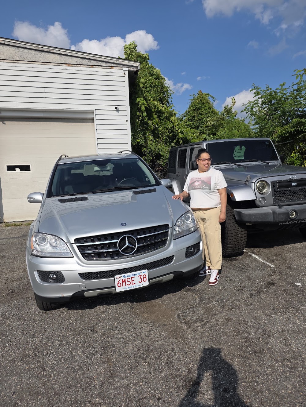 Hill Top Motors in Springfield