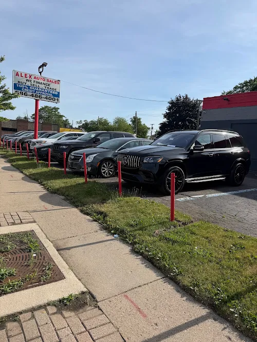 Alex Auto Sales in Warren