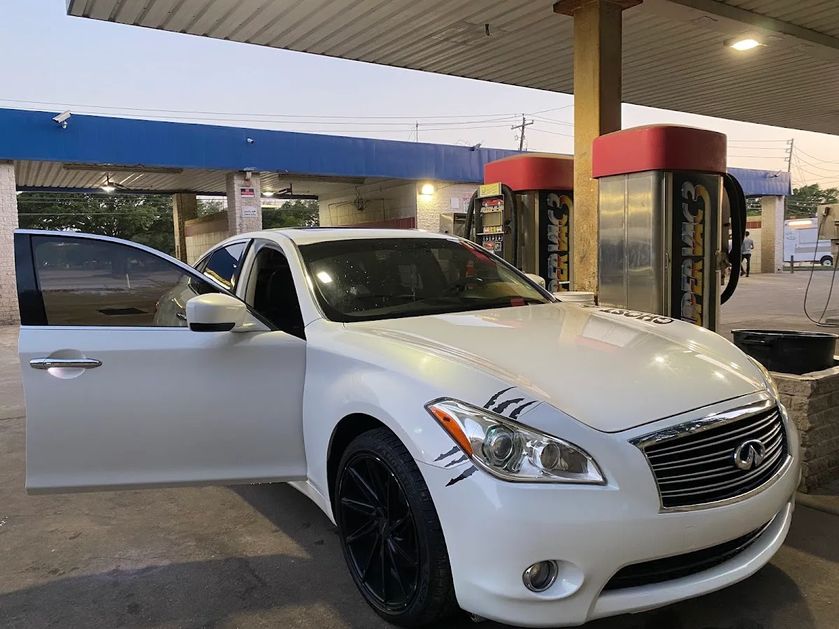 MR AUTO CREDIT LLC in Houston