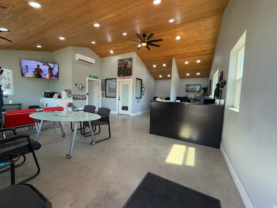 Universal Auto Sales Inc in Salem
