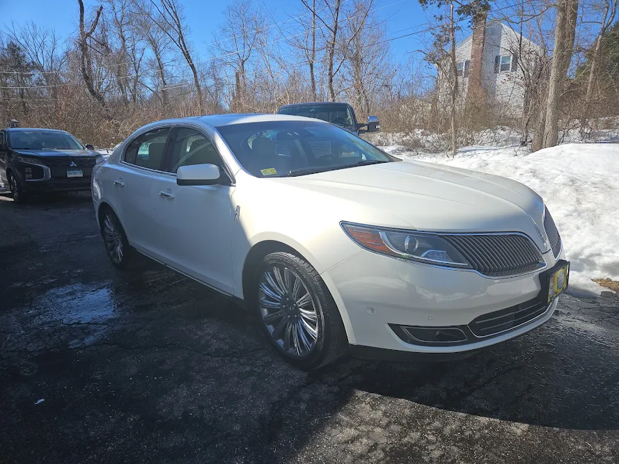 Premier Automotive Sales in Warwick