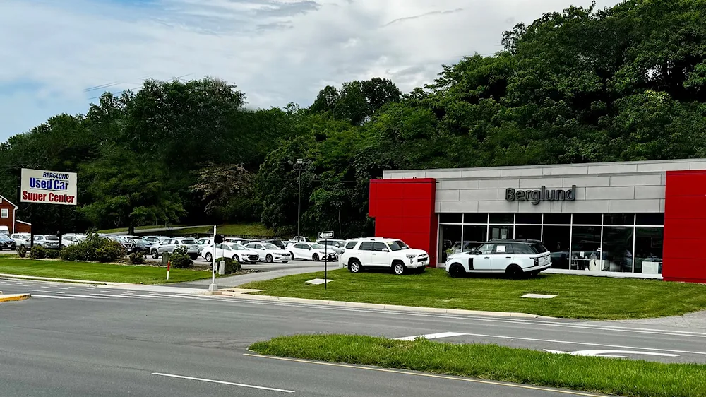 Berglund Used Car Super Center in Roanoke