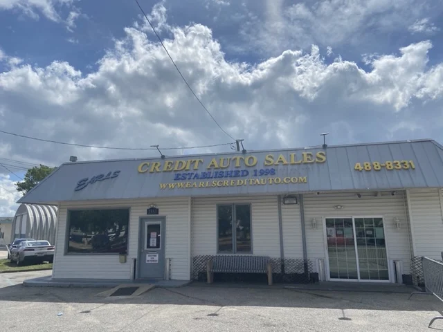 Earls Credit Auto Sales in Portsmouth