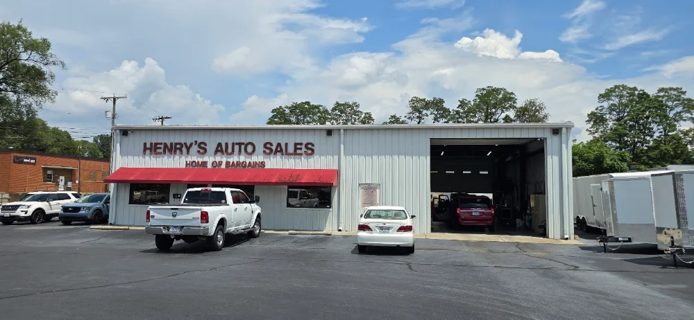 Henry's Auto Sales in Roanoke