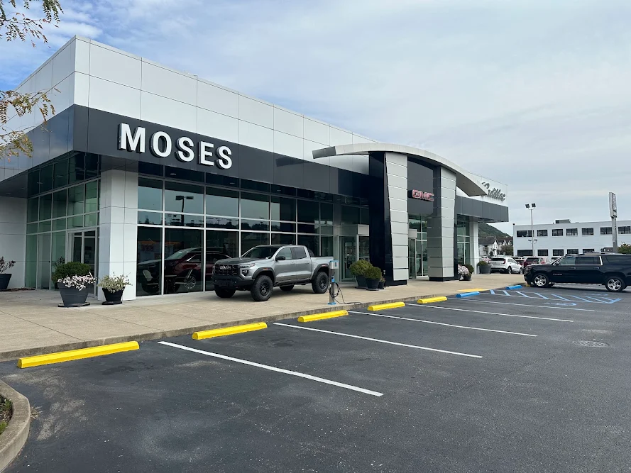 Moses Cadillac GMC in Charleston