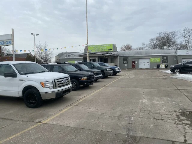 R&D Auto Mall Full Service in Rock Island