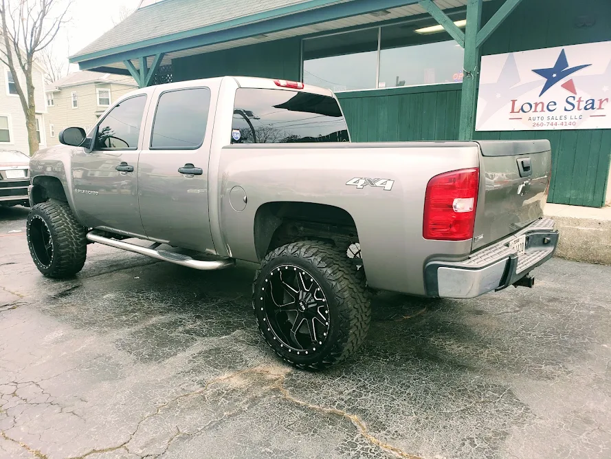 Lone Star Auto Sales LLC in Fort Wayne