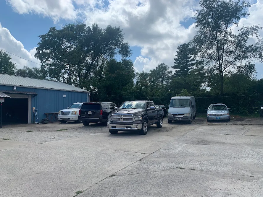 Uriangato Auto Sales LLC in Fort Wayne