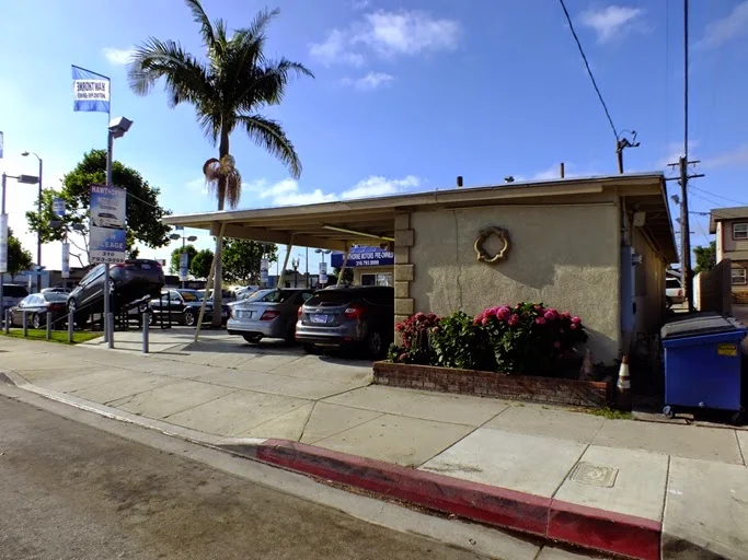 Hawthorne Motors Pre-Owned in Lawndale